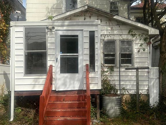 2nd image of 411 Pine St