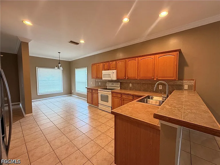 8360 Silver Birch Way — Photo 8