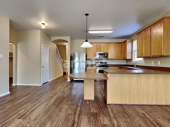 4th image of 2847 Park Springs Dr