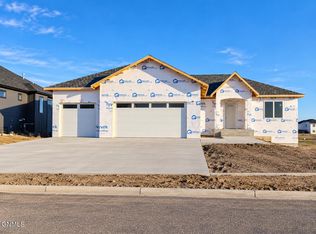 5722 Davies Dr, Bismarck, ND 58503