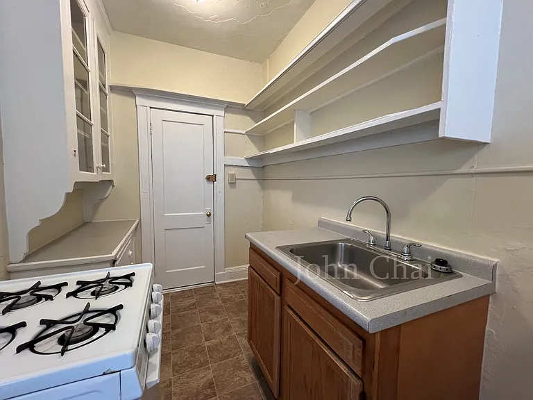 64 Woodstock Ave #8 — Photo 10