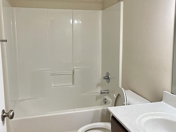 4th image of 101 Colonnade St #103