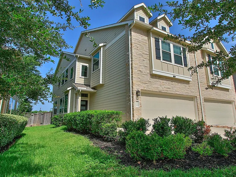 239 Biltmore Loop — Photo 4