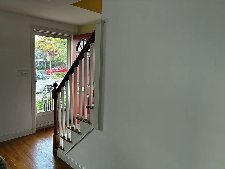 256-258 Lowden St #258 — Photo 9