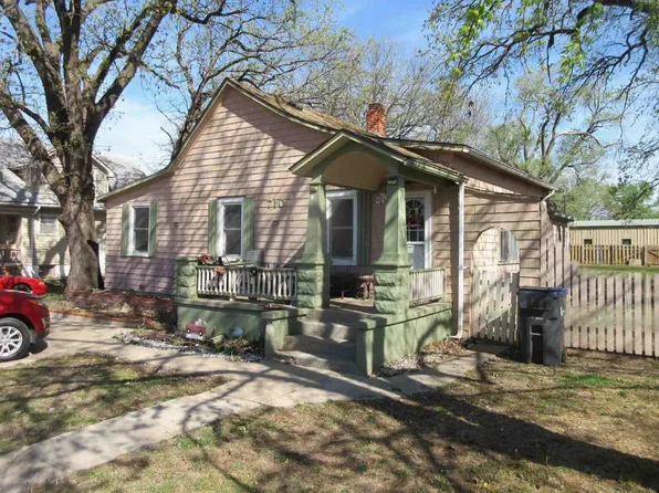 710 E 10th St, Newton, KS 67114