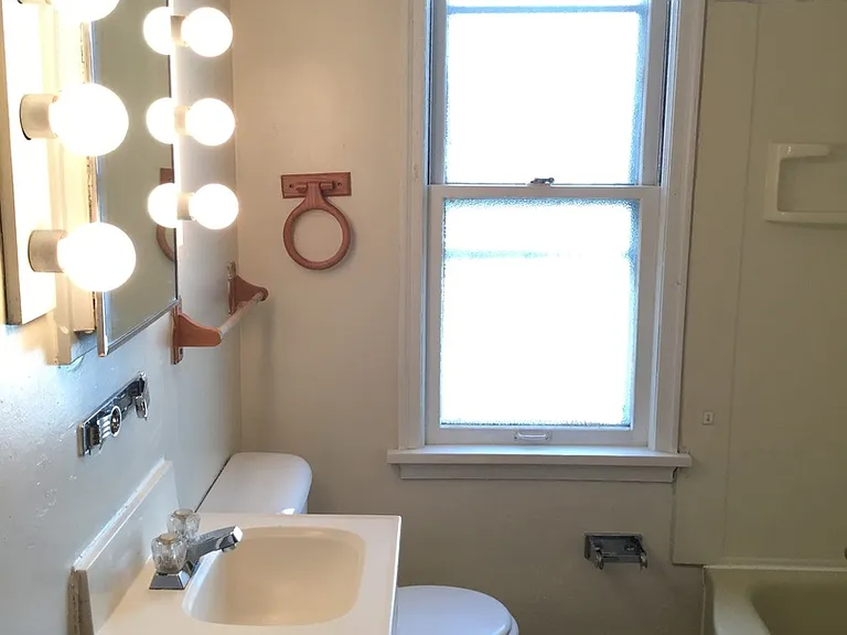 2827 W Bobolink Ave — Photo 1