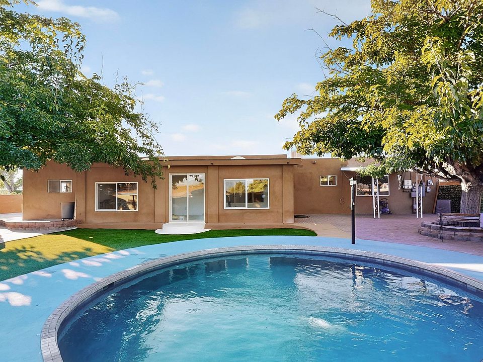 1st image of 808 Villa Verde Dr SE