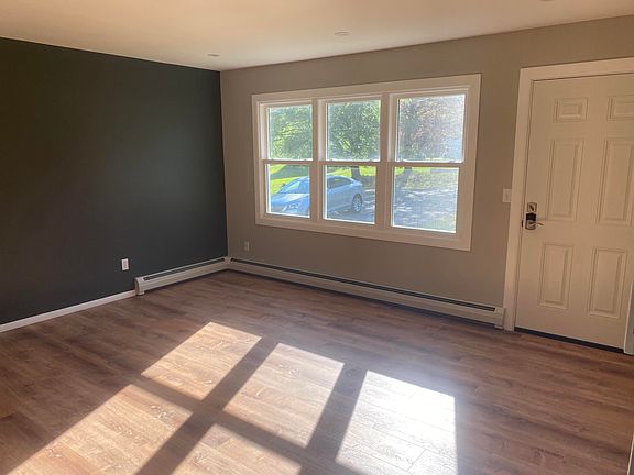 3rd image of 40 Lakeview Drive