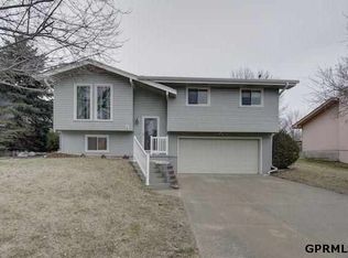 13818 Greenfield Rd, Omaha, NE 68138