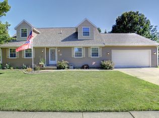 403 Peacock Dr, Mahomet, IL