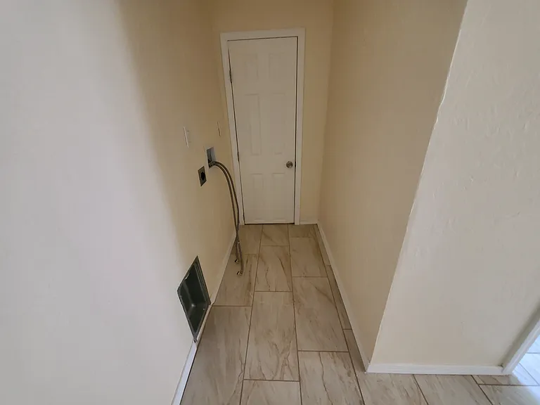 Hallway, Washer & Dryer Hookups
