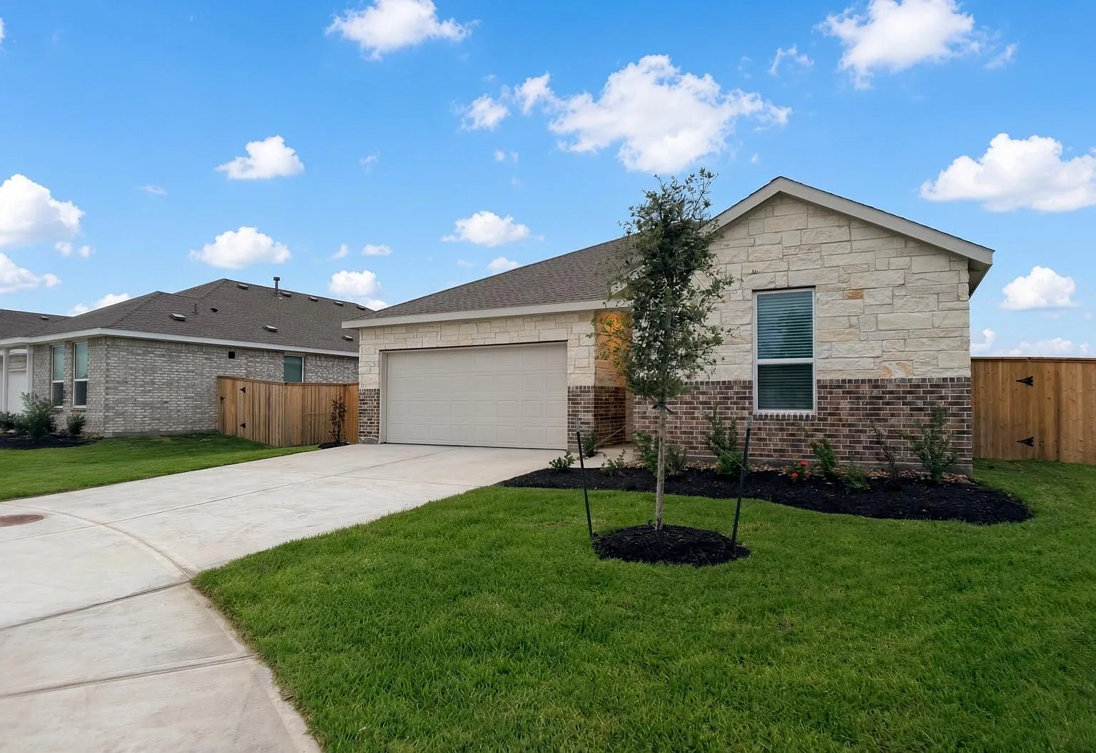 3 bed, 2.0 bath, 1627 sqft, $2,200 — Photo 1