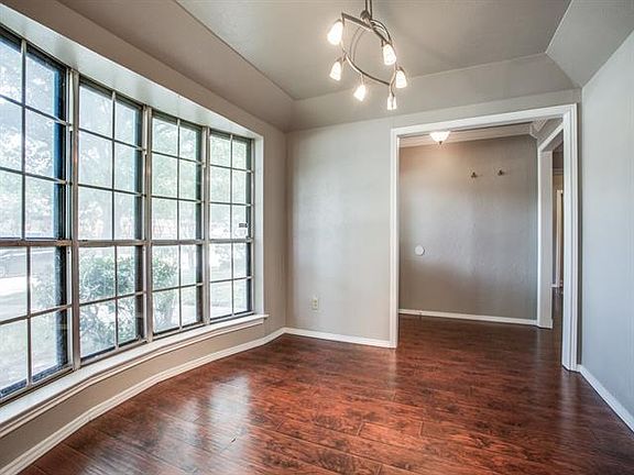 5th image of 2709 Las Palmas Ln