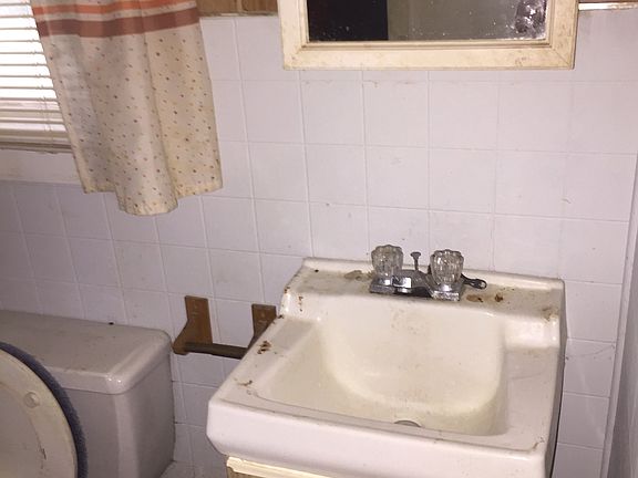 3rd image of 3807 N South St