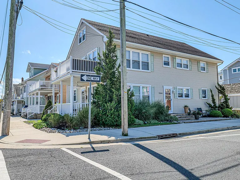 7000 Winchester Ave — Photo 6