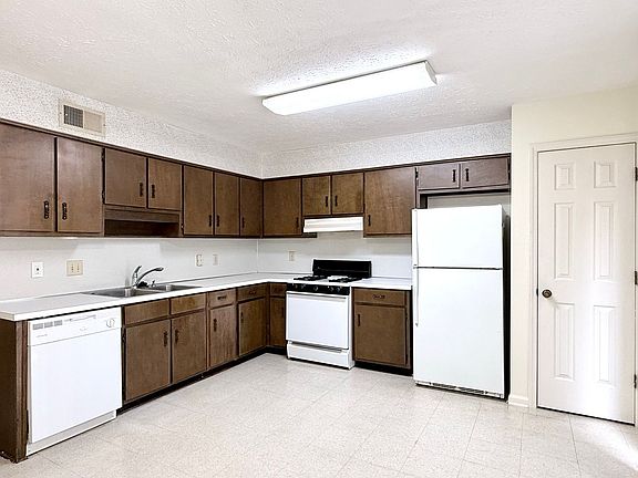 3rd image of 310 N 6th St