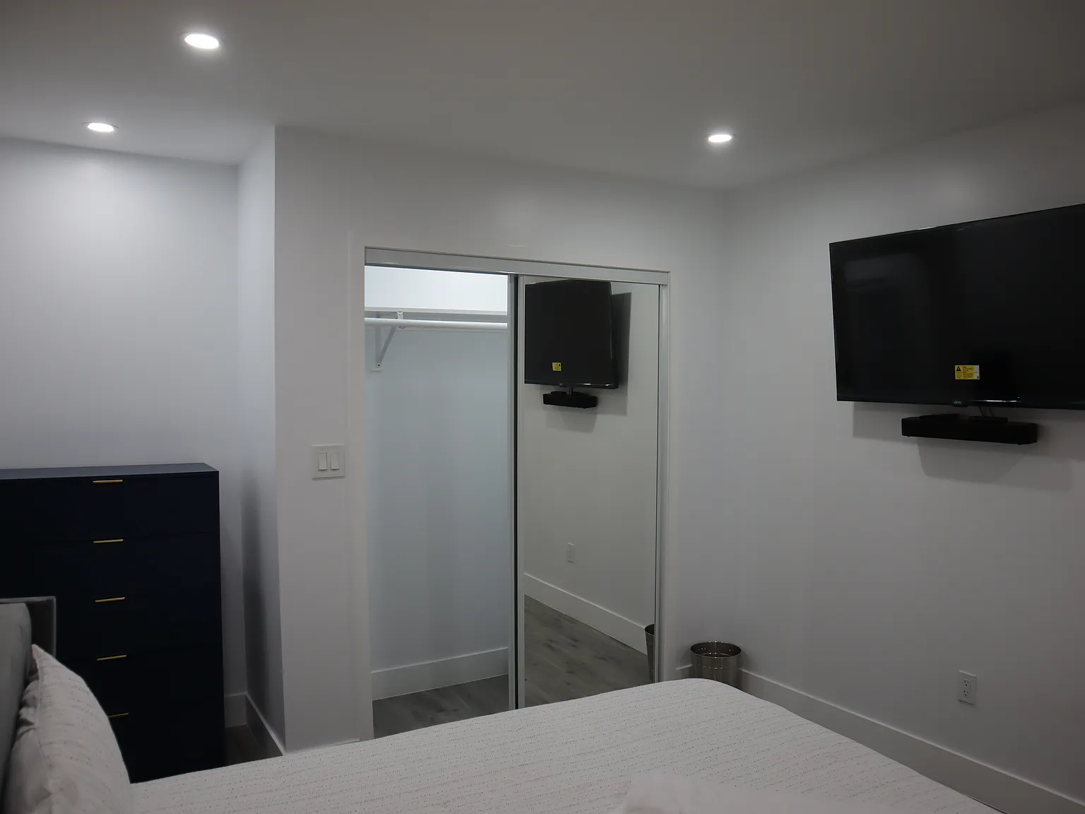 4 bed, 2400 sqft, $2,000 — Photo 3