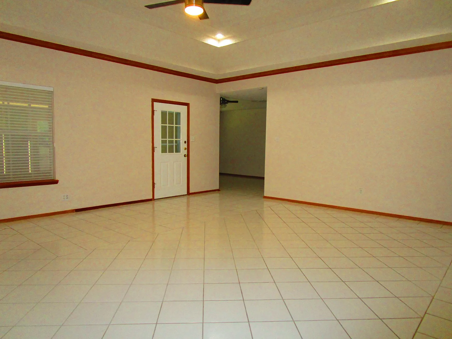3 bed, 2145 sqft, $1,950 — Photo 2