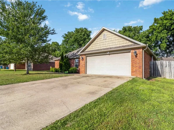 108 Oakley St, Pea Ridge, AR 72751