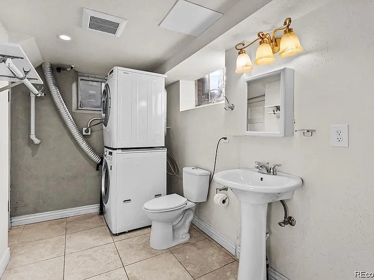 3085 Clermont St — Photo 27
