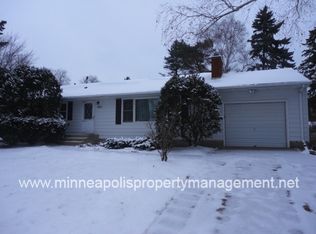 685 Roma Ave, Roseville, MN 55113