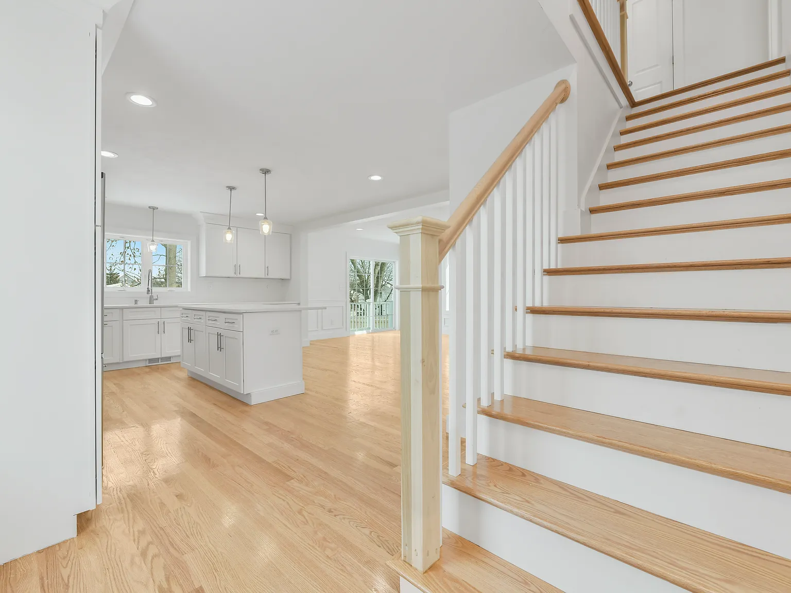 4 bed, 3.5 bath, 2644 sqft, $6,200 — Photo 3