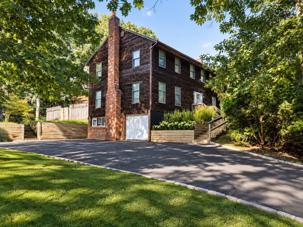 7 Woody Ct, Water Mill, NY 11976