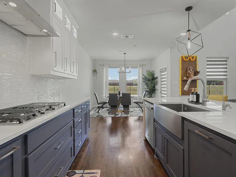 913 Gingham St — Photo 11