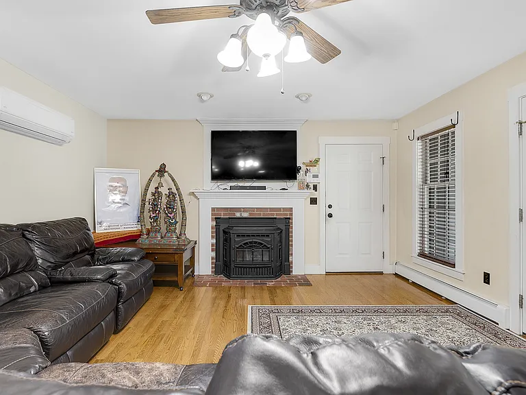 13 Andrew Ave — Photo 24