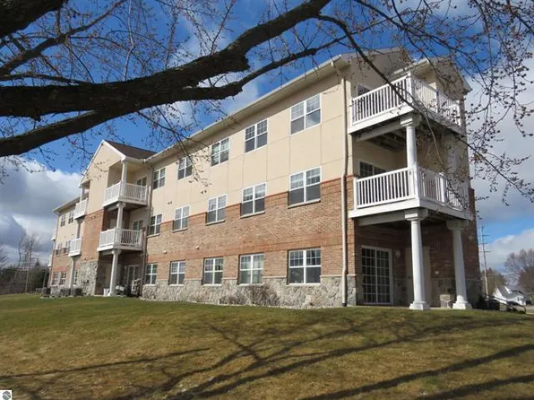 301 N Lake St Unit 208, Cadillac, MI 49601