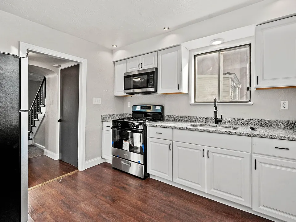 1653 Suburban Avenue