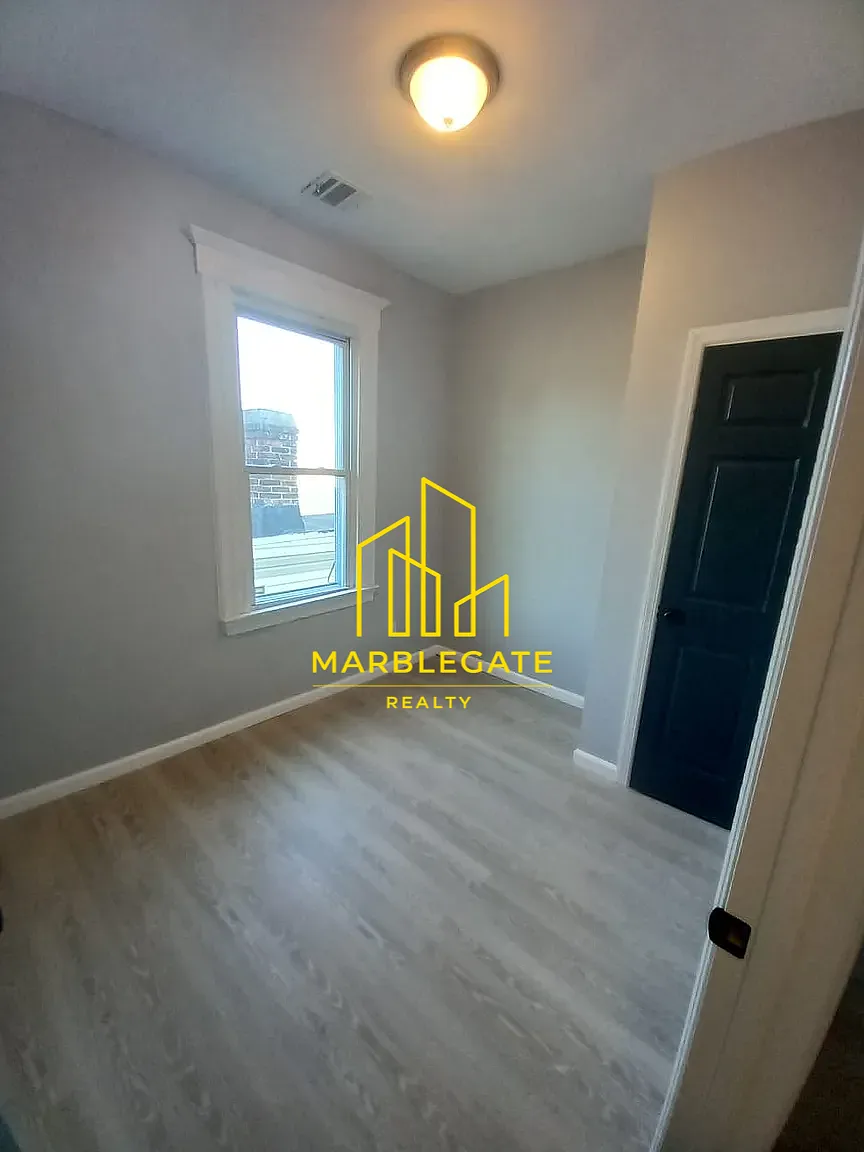 3 bed, 1050 sqft, $2,100 — Photo 3