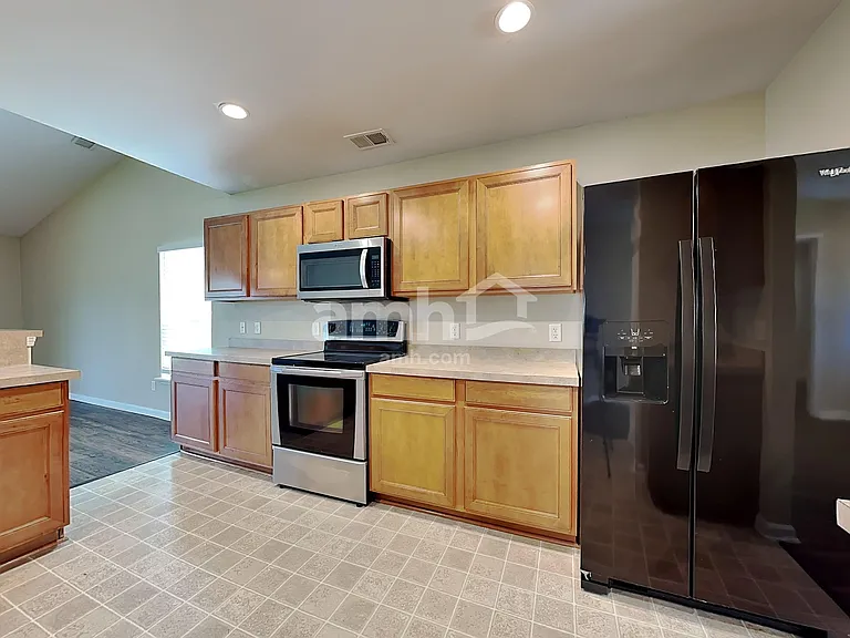 154 Decatur Dr — Photo 3