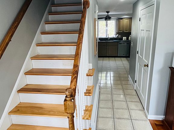 3rd image of 69 Village View Rd