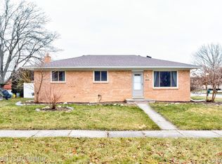 40698 Oakland Ct, Clinton Township, MI 48038