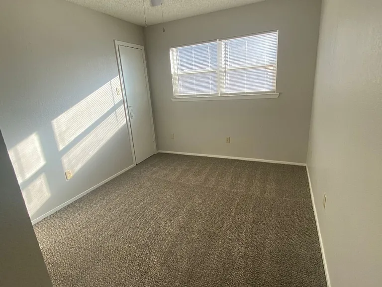 5609 Dartmouth St — Photo 14
