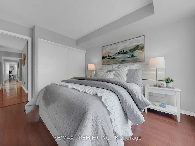 51 Baffin Ct #220 — Photo 33