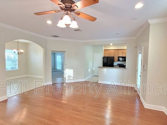 2nd image of 830 Ellwood Ave