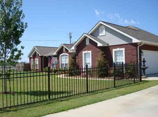 17 Hannah Rd, Level Plains, AL 36322