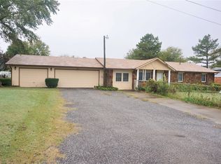 1007 Warren Rd, Henryetta, OK 74437