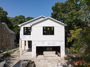 1533 Sheridan Rd, Highland Park, IL 60035