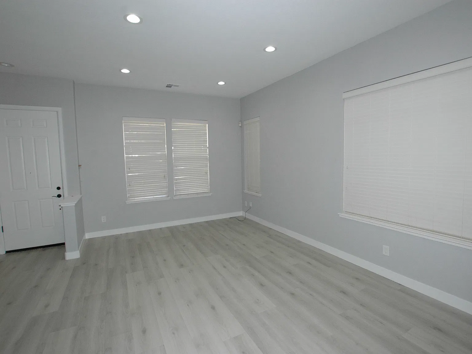 4 bed, 2210 sqft, $5,200 — Photo 4