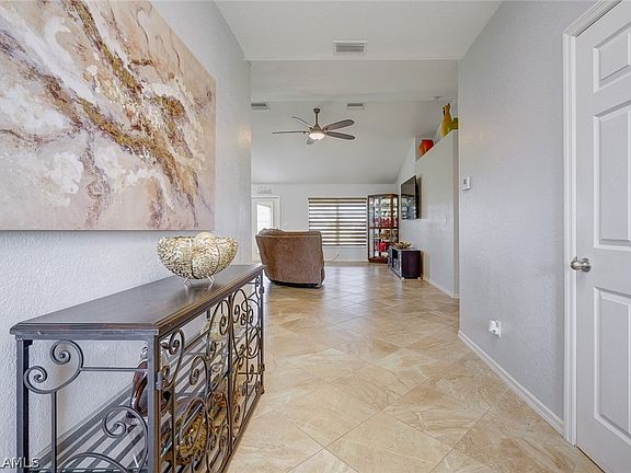 3rd image of 915 NE 36th Terrace Cpe