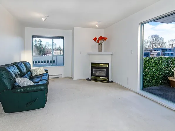 1085 W 17th St #206, North Vancouver, BC V7P 3R3
