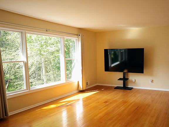 2nd image of 76 Hazelwood Ave #76