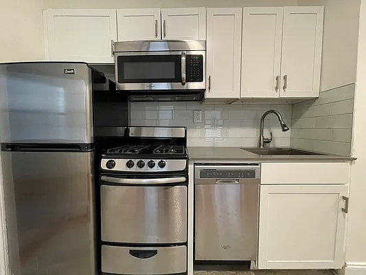 Rented by Hillel Realty Group | media 8