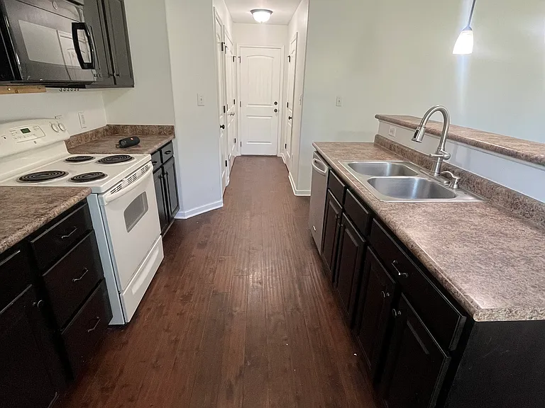 100 Bent Saddle St — Photo 9