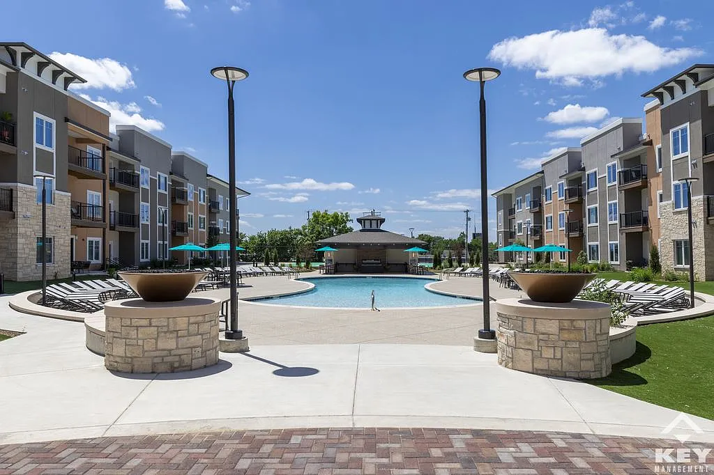 Uptown Landing — Photo 4