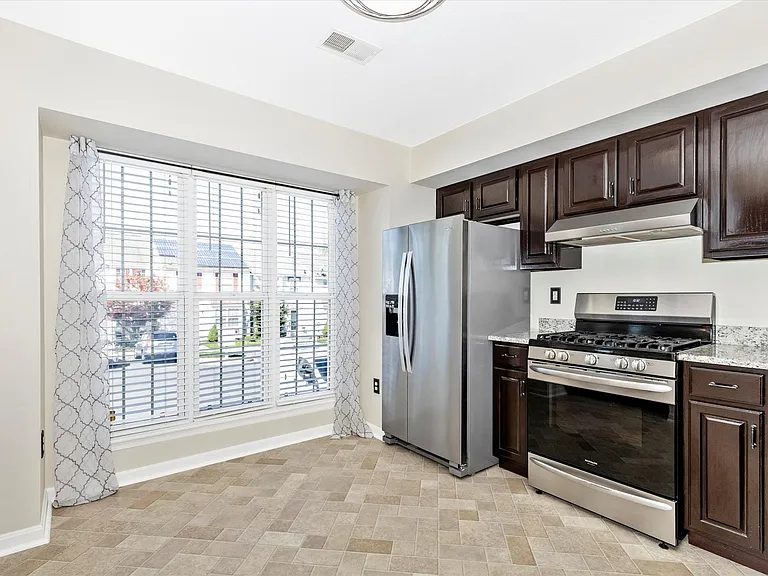 5621 Queen Anne Ct — Photo 9