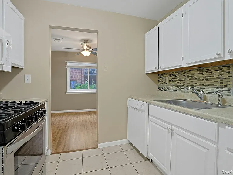 214 Kennedy Dr — Photo 17